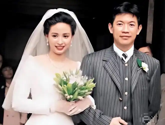 将"老公熬成爹"的4位女星,明明年龄差不多,看着却像两代人|刘涛|张庭