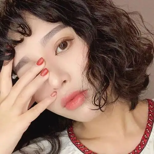 发型| 可爱短卷发