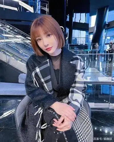 曾与光棍节形象大使张一一恋爱,如今再谈婚姻,柳岩却焦虑了