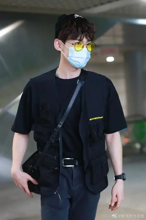 白敬亭格纹西装##明星出街