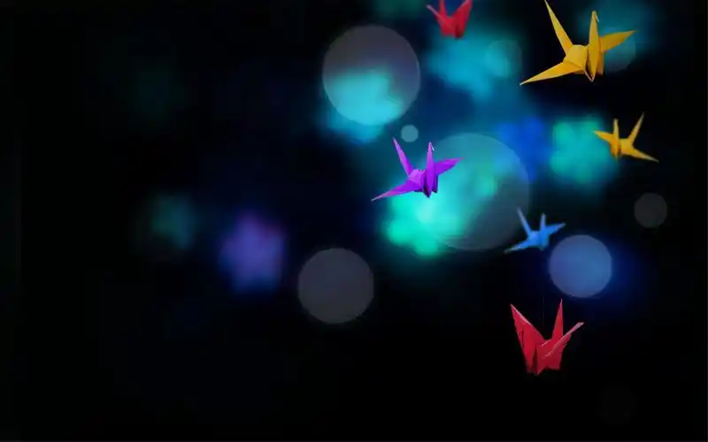 简约背景下孤独的五彩千纸鹤唯美图片高清桌面壁纸下载