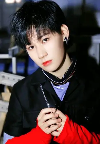 张真源|"希望18岁的张真源继续发光!"_腾讯新闻