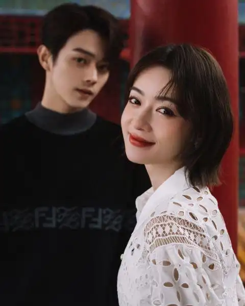 许凯吴谨言雪景大片曝光俩人甜蜜互动氛围感满满