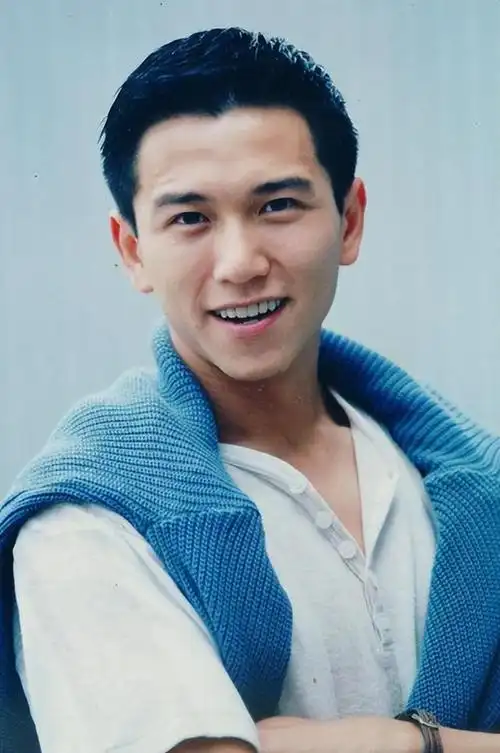 从叱咤半个娱乐圈,到沦为配角,"万人迷"温兆伦怎么突然不红了