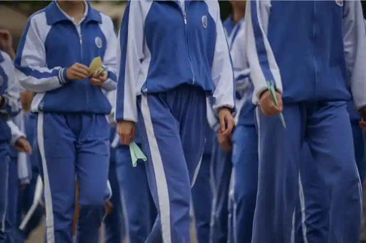 两会提出杜绝丑校服看完清新的校服我想说