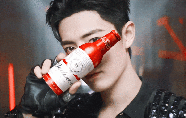 肖战百威全新广告大片公开 和他一起尽放所爱