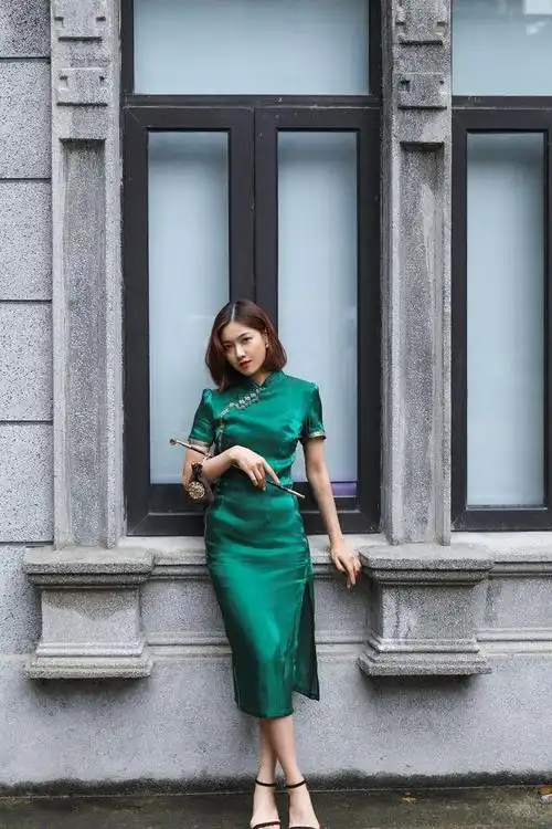 中年女士拍摄旗袍写真照,7个简单的姿势学起来,既显气质又优雅