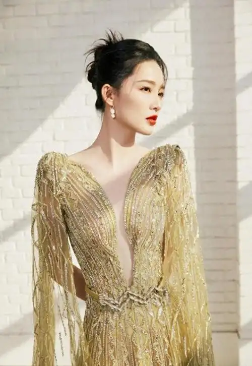 李沁鎏金点星光映成影676767