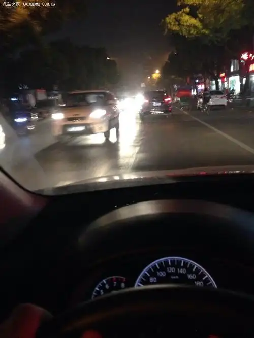不吐不快:晚上开车被照的视觉盲点了