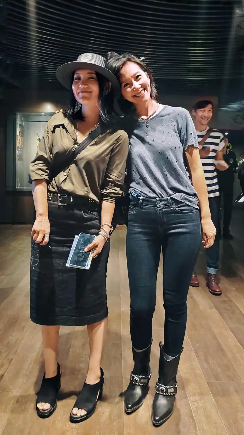 去看瑞恰博纳的演出,遇见了满江和郭月,这是一个星期里遇见的第段次