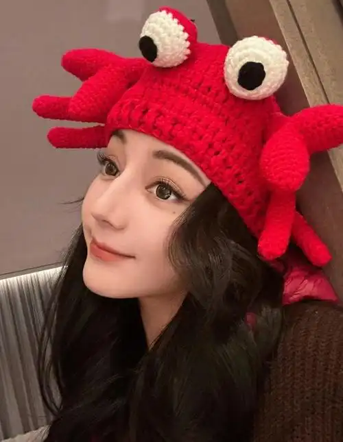 240207迪丽热巴短发造型惊艳亮相魅力发型引网友热议