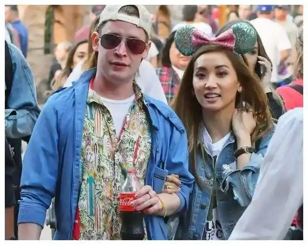 从童星巅峰到争议漩涡:麦考利·卡尔金的人生起伏早年成名:小鬼当家的