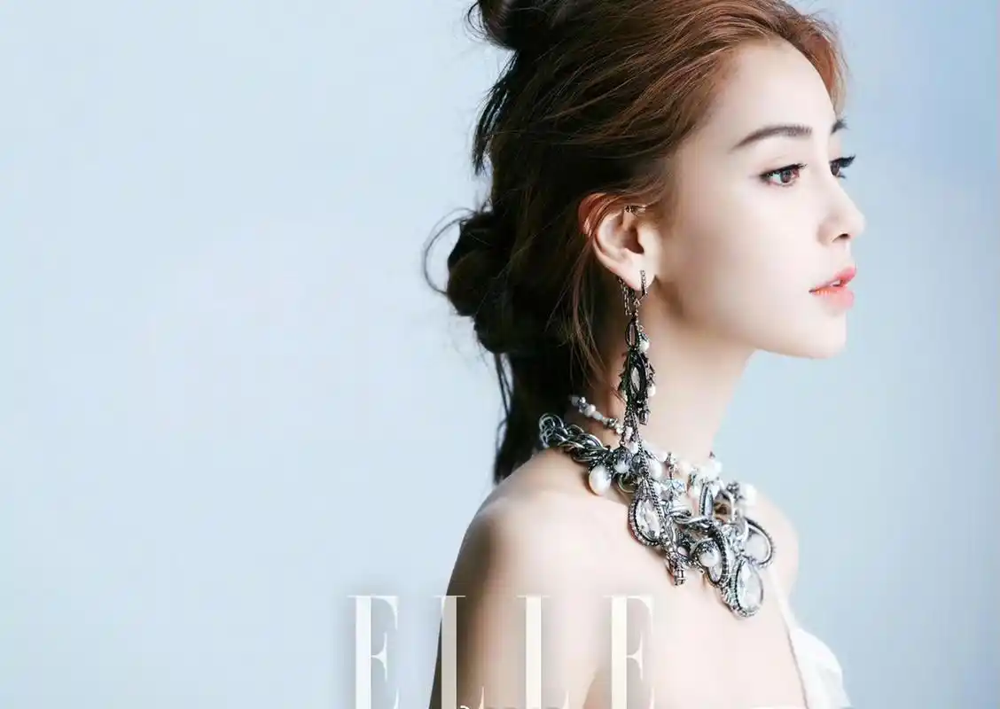 杨颖封面杂志大片,特别清爽美丽!