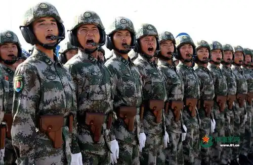 冬泳网-冬泳运动第一门户网站面容刚毅英姿挺拔:阅兵式上的中国士兵二