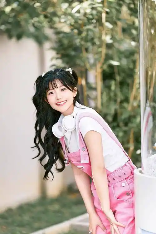 赖美云发布双马尾可爱写真粉红少女闪亮登场甜美惹人爱