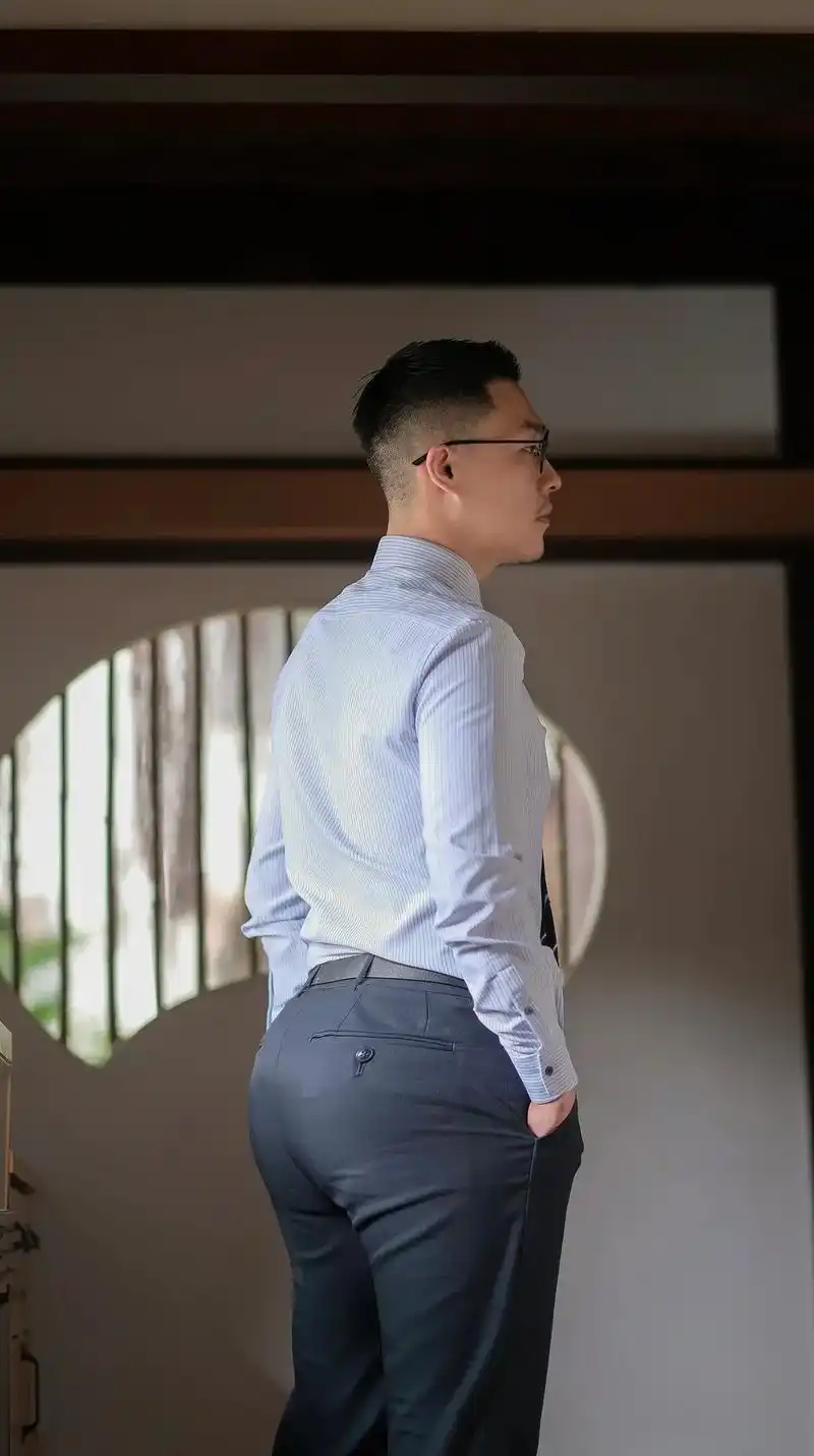 今日份正装帅哥,好欲