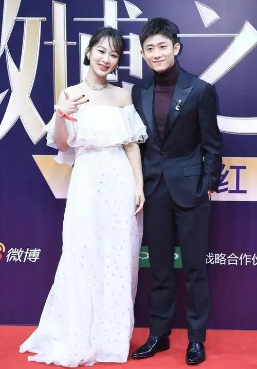 张一山杨紫感情有多深?私下亲密举动曝光!