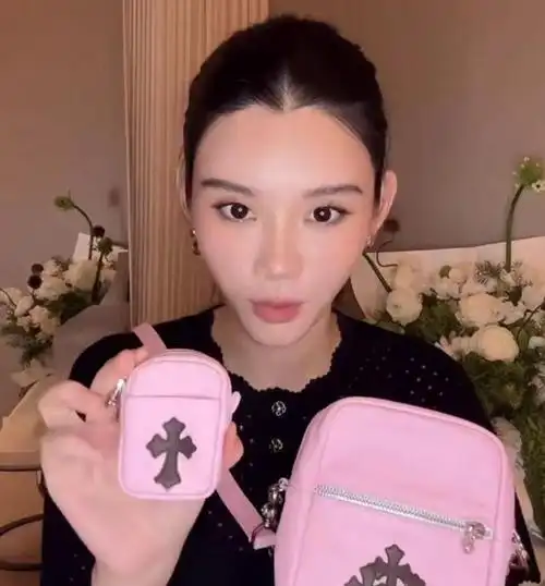 网友偶遇奚梦瑶给小姑子拍照非常认真一家人相处融洽