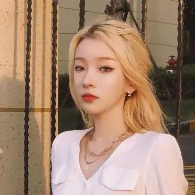 由美头网整理发布,女生头像频道提供更多与黄发,黄头发,染发相关的