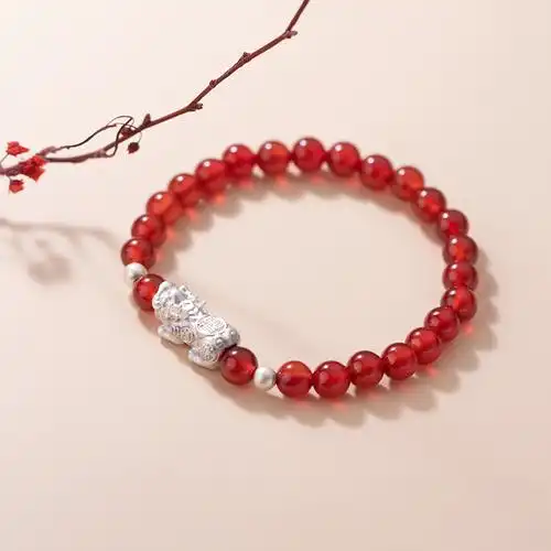 爱洛奇s925银红玛瑙貔貅手串女气质红色串珠弹力手链