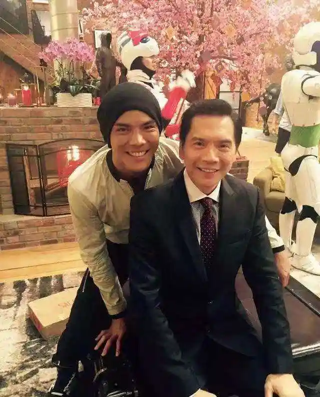 香港著名电影出品人,制片人和演员.