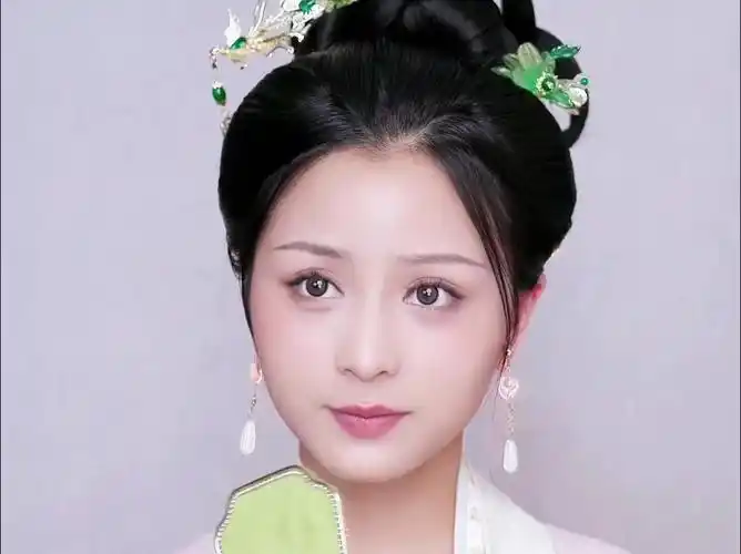 行在江南烟雨里 淋满一身诗酒意#汉服发型 #古风妆造 #古装造型 #古风