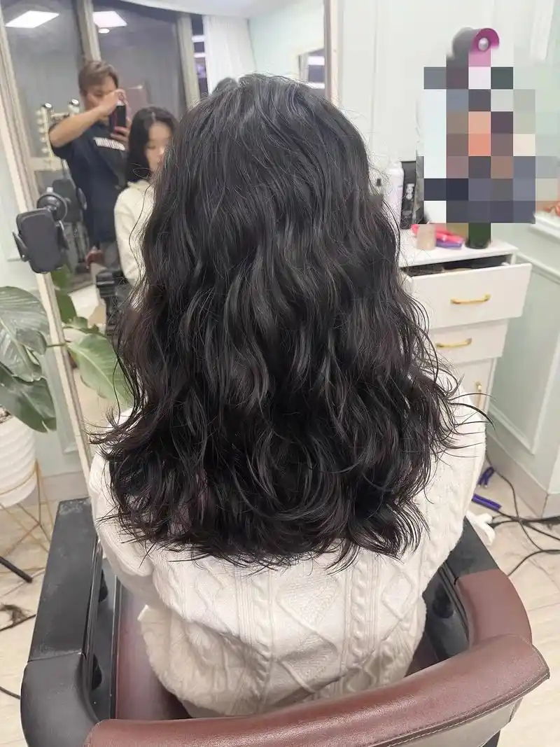 汪小姐同款发型,慵懒法式卷发#根据脸型设计发型 #慵懒法式烫 - 抖音