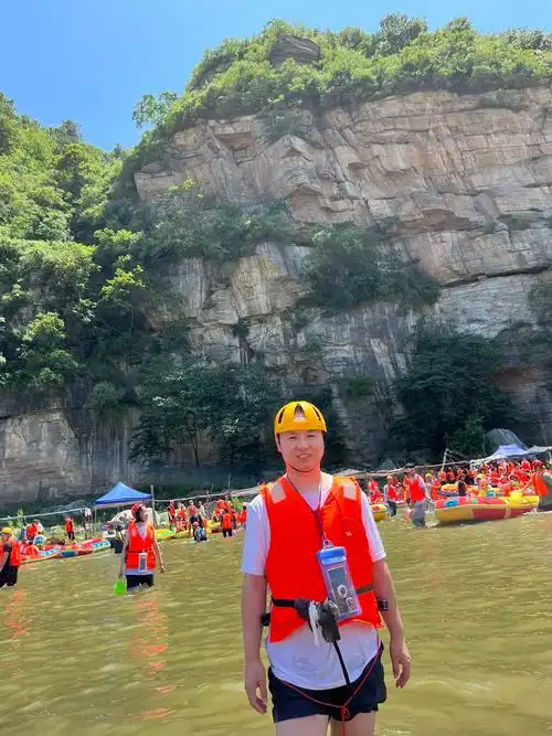 天气晴朗,万物可爱#一起来玩水 #邢台大峡谷漂流 - 抖音