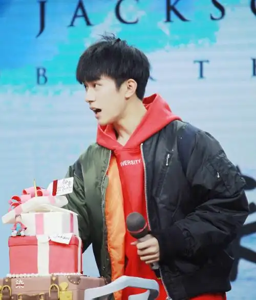 易烊千玺十六岁生日会高清