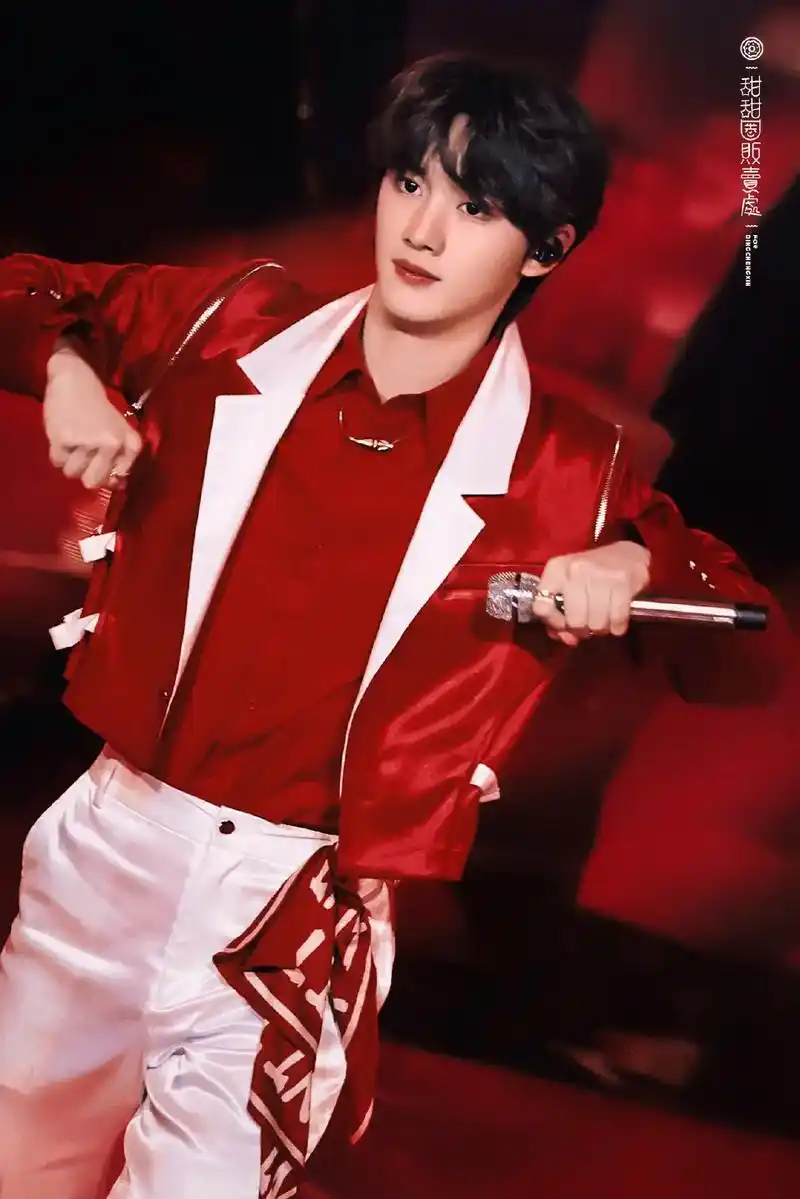 丁程鑫 美的不可方物 #盛世美颜 #神图 #美神降临 - 抖音