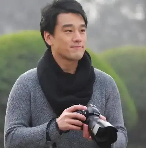 娶房东做老婆22年零绯闻如今靠骚浪贱爆红王耀庆真上头