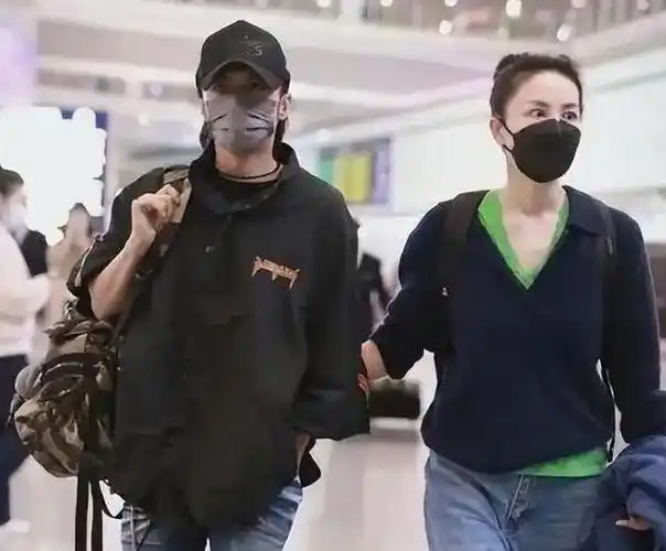 谢霆锋称王菲能满足他张柏芝对此表示不服谢贤评价儿子选择