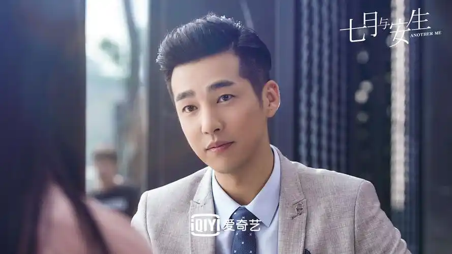 七月与安生热播邹廷威化身公关高手驰骋职场