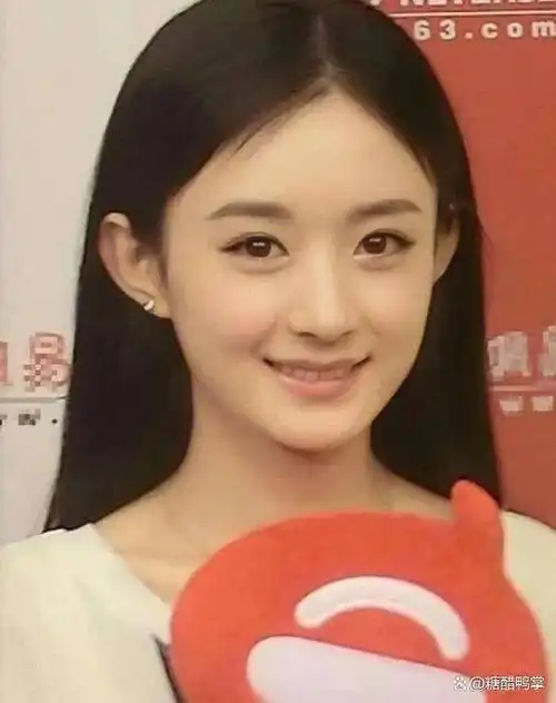 赵丽颖,一个大家都熟悉的名字,作为国内顶尖的一线女明星,无论在哪里