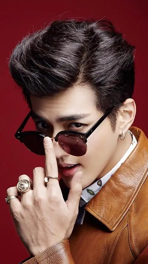 手机壁纸:吴亦凡时尚帅气写真图片