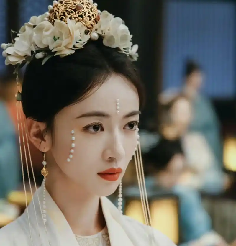 吴谨言还是蛮耐看的尤其是最近主演的电视剧《墨雨云间》推荐各位小