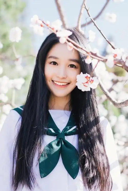 这些自带梨涡的女生笑起来能甜炸整个宇宙