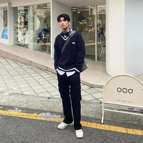 170cm男生秋季怎么穿?试试这四套帅气搭配,简约干净又温暖