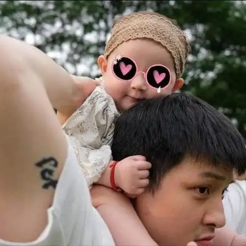 寇世勋父子罕同框38岁寇家瑞高大帅气女儿已2岁仍未娶女友