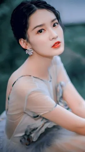 李沁鲜花丛林礼服