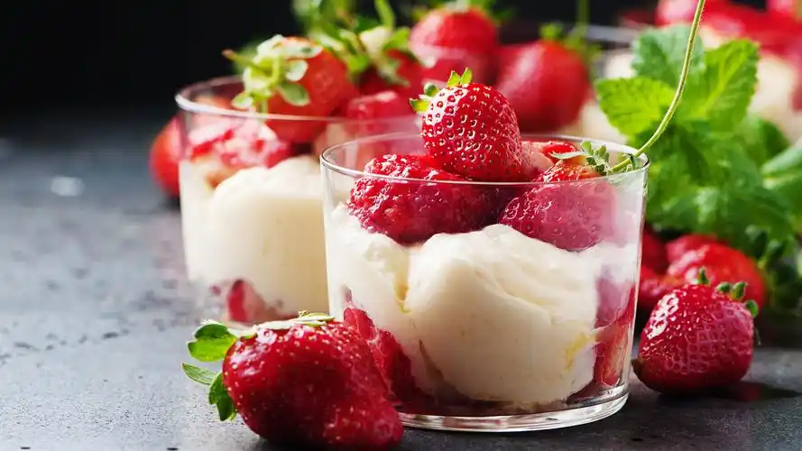 草莓冰淇淋薄菏甜点4k