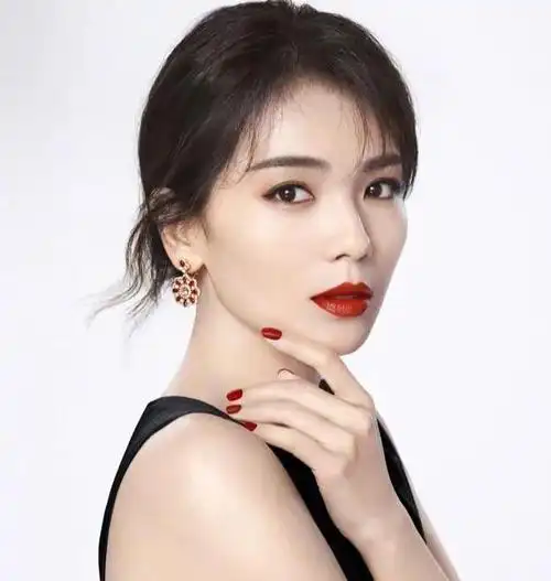 刘涛宠粉新花样!拿粉丝亲吻照当微博头像,粉丝直言:对不起_网易订阅