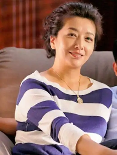 电视剧女王江珊:为女儿牺牲爱情,和高曙光离婚后又恋靳东5年5-度小视