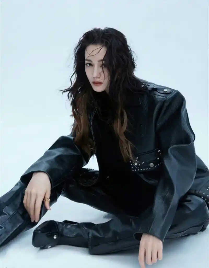 迪丽热巴超话9696#迪丽热巴#   2021年杂志   迪丽热巴   费加罗