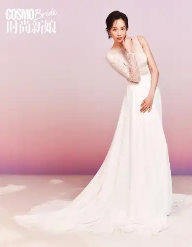 for时尚新娘封面大片曝光,以多套造型出镜