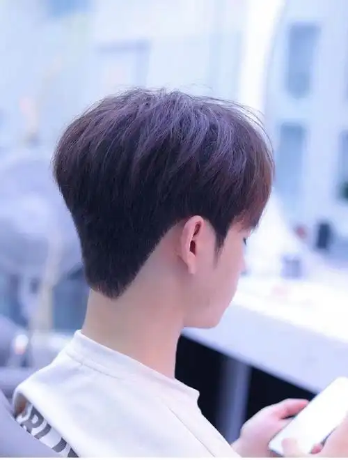 🙌

💇‍♂️这种发型层次感十足,既时尚又不失个性