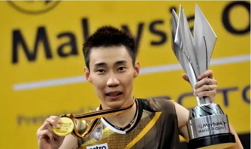 在高手如云的那里,初来乍到的李宗伟也是经历过无数的挫折