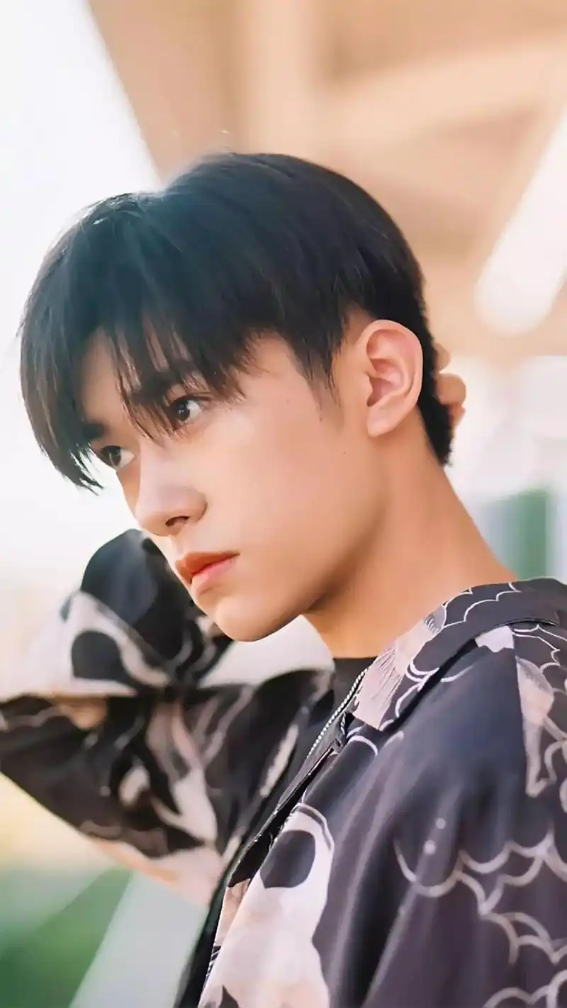 抖音易烊千玺高清壁纸