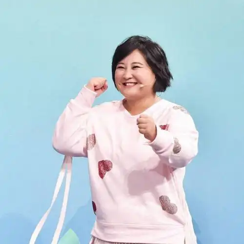 曝贾玲为新剧减重100斤瘦出双眼皮颜值巅峰脱胎换骨成女神