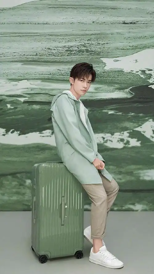 易烊千玺代言rimowa